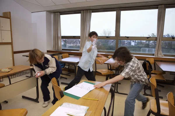 Escola meninos se divertindo — Fotografia de Stock