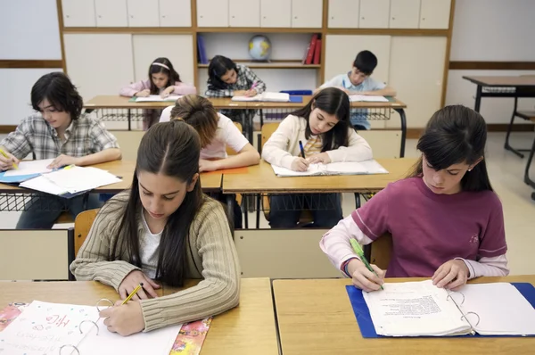 Clase de niños en edad escolar —  Fotos de Stock