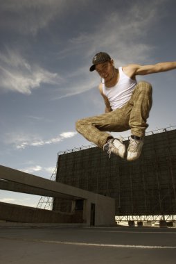 Genç adam break dans