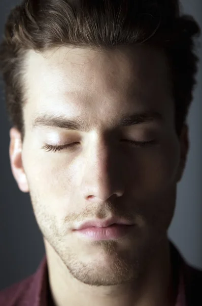 Retrato de joven guapo — Foto de Stock