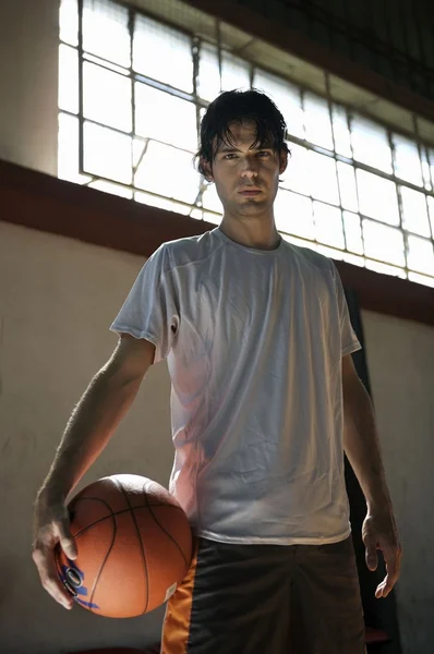 Jogador de basquete com bola — Fotografia de Stock