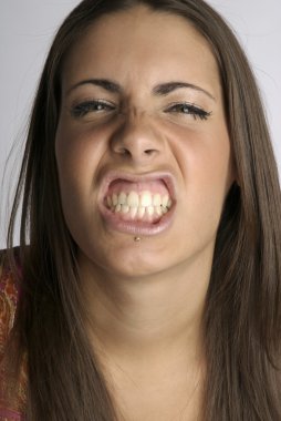  Çekici bir genç kadının portresi 