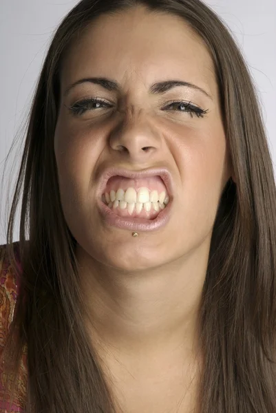 Retrato de mulher jovem atraente — Fotografia de Stock