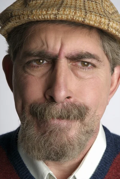 Ανώτερος άνθρωπος με γένια και μουστάκι — Φωτογραφία Αρχείου