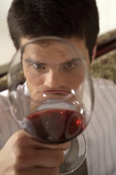 Young man look at glass of wine — Φωτογραφία Αρχείου