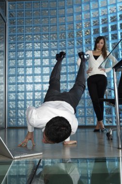 işadamı pratik yoga