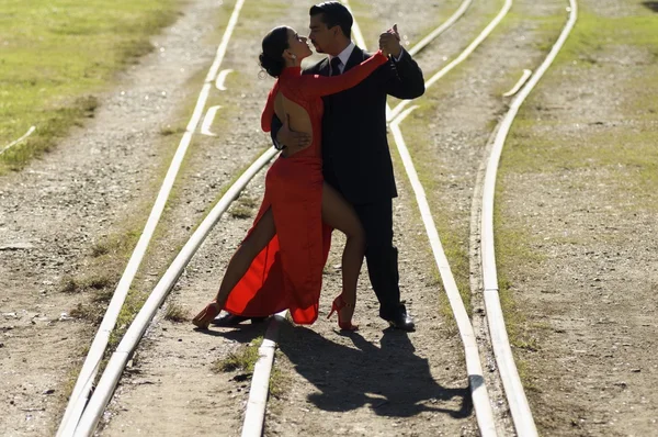 부부 춤추는 탱고 — 스톡 사진