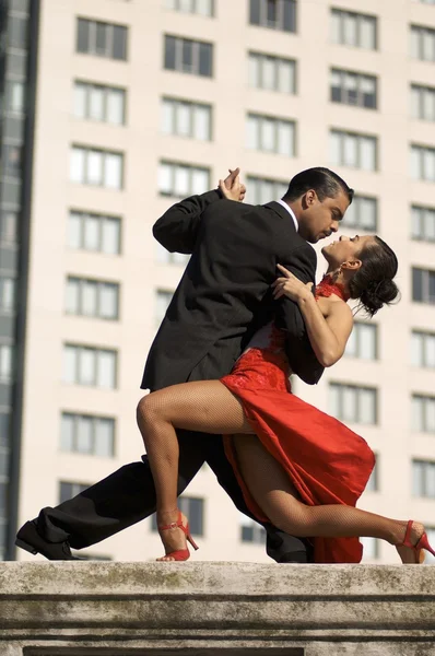 Paar dansende tango — Stockfoto