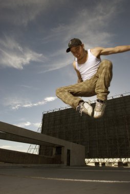 Genç adam break dans