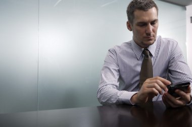 Elektronik Ajanda kullanarak iş adamı