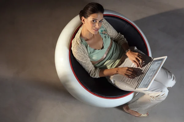 Beautiful Woman  on chair — Stock Photo, Image