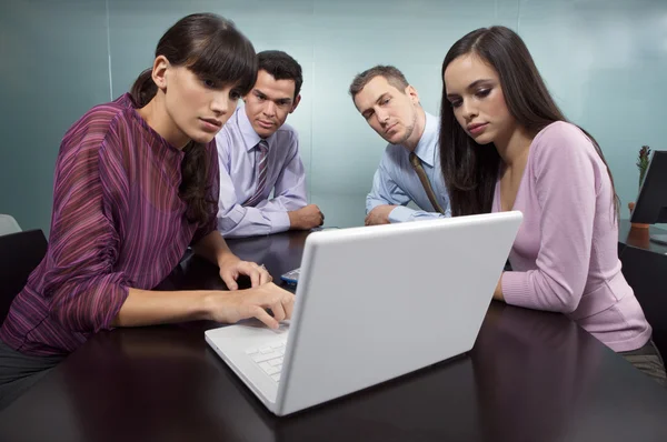 Reunión de negocios en la oficina — Foto de Stock