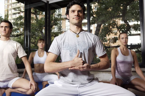 Enseñanza Yoga, aula — Foto de Stock