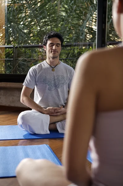 Навчання йога, класі — стокове фото