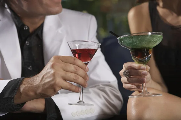 A couple having cocktails — Stock Photo, Image
