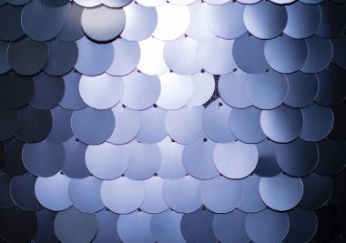 Açık mavi doku. Sanat depolarında zarif kumaş ve yuvarlak mavi pullar. Harika bir tatil malzemesi.