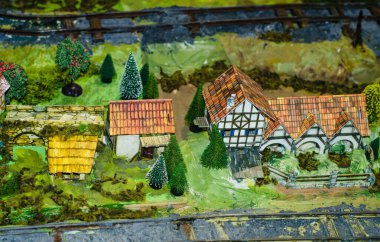 Evin ve çevrenin yapısı kağıttan yapılmıştır. Konut projesi ve bitişik bir arsa. - Rusya. Krasnoyarsk. 18 Aralık 2020