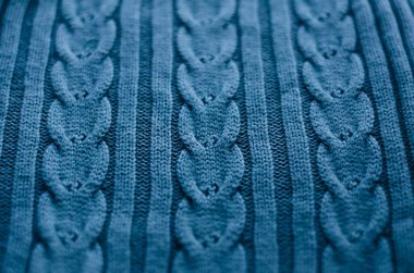 Mavi örgü arka plan. Örgü desenli yün kumaş. Örgü iğneleriyle ilişkilendirilen aran desenleri.