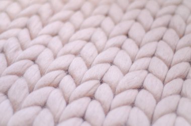 Açık gri örgü arka plan. Örgü desenli yün kumaş. Çizimin tarafsız arkaplanı.