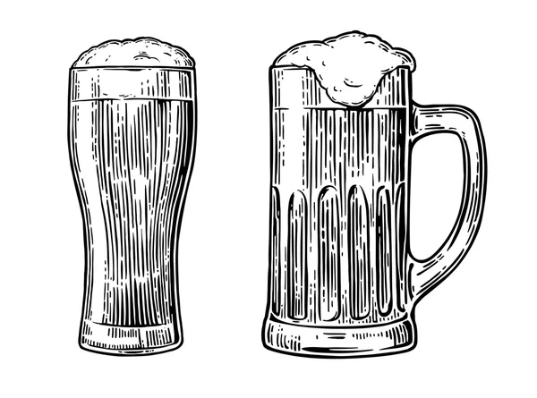 Vaso de cerveza, taza, botella. Ilustración grabada vintage vectorial aislada sobre fondo blanco . — Archivo Imágenes Vectoriales