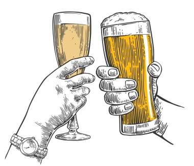 İki el bir bardak bira ve bir bardak şampanya tıklatması. Elle çizilmiş tasarım öğesi. Vintage vektör resmi web, poster, partiye davet için oyma. Beyaz arka plan üzerinde izole
