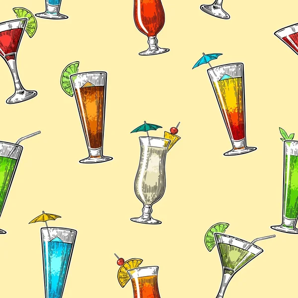 Wzór zestaw koktajlowy alkoholu. Sztuka wektor Grawerowanie ilustracja dla sieci web, plakat, menu, zaproszenie do partii plaży latem. Na białym tle na beżowym tle — Wektor stockowy