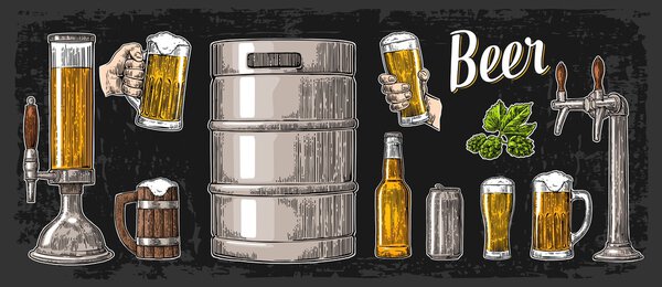 Набор пива с двумя руками держа стаканы кружку и кран, банка, бочка, бутылка
.