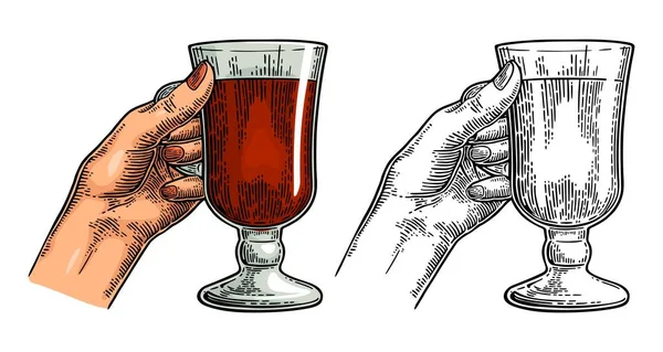 Weibliche Hand Mit Einem Glas Glühwein Vintage Farbvektorgravur Illustration Isoliert — Stockvektor