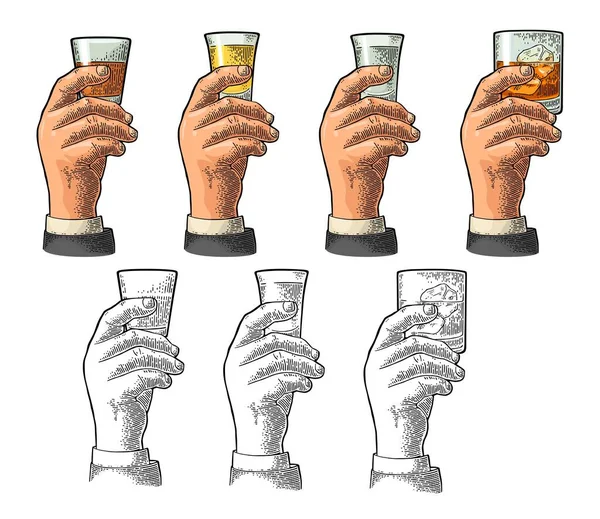 Mano Masculina Sosteniendo Vaso Con Tequila Vodka Ron Whisky Ilustración — Vector de stock