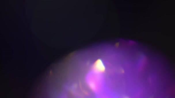 Purple Lens gloeien flare bokeh overlays, branden vlam achtergrond. Light Purple Flares 4K-beeldmateriaal Voor het componeren van uw beeldmateriaal, stylizing video, overgangen. Ontkoppelde lamp flitsstralen effect. Licht — Stockvideo