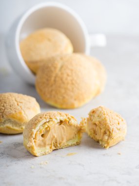 Choux krem karamel
