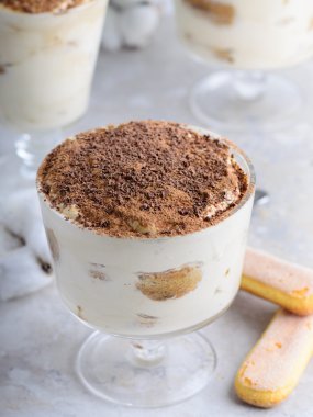 bir bardakta tiramisu