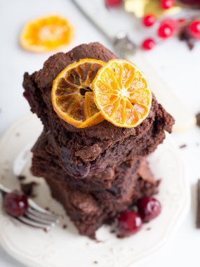 Kiraz ile çikolatalı kek