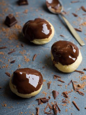 Muhallebi ile profiterol