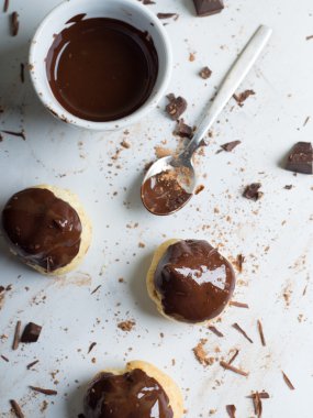 Muhallebi ile profiterol