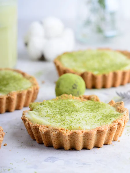 Gluten free matcha curd tartlets — Stock Photo, Image