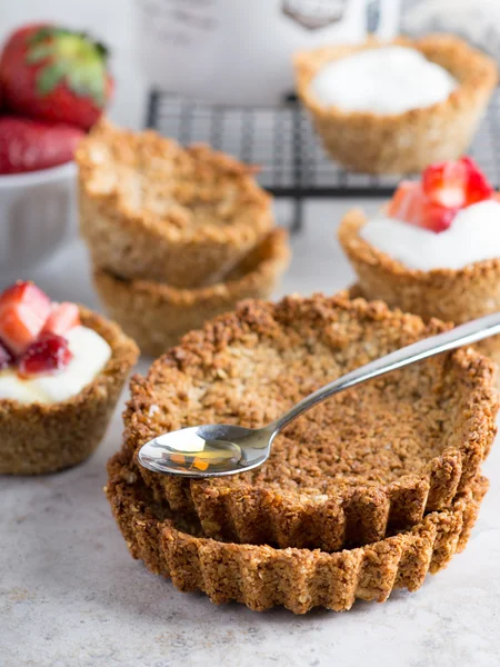 Granola cups with yogurt and fresh strawberry — Stock Photo, Image