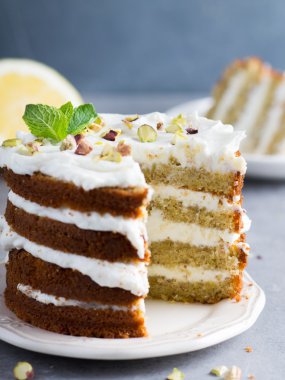 Gluten ücretsiz fıstıklı kek