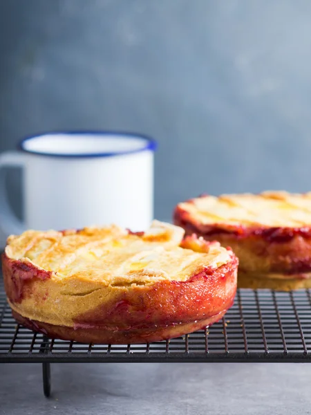 Crostata with ricotta and cherry jam — Stock Photo, Image