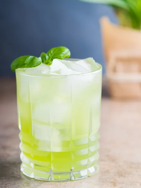 Basil smash cocktail — Stock Photo, Image