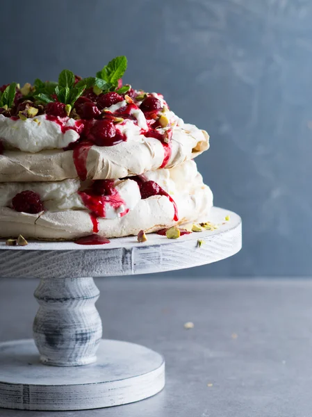 Малини Павлова пиріг з кремом — стокове фото