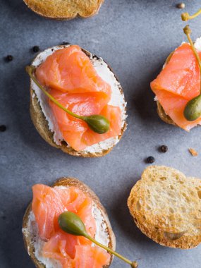 Bruschetta farklı dolgulu