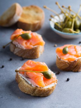 Bruschetta farklı dolgulu