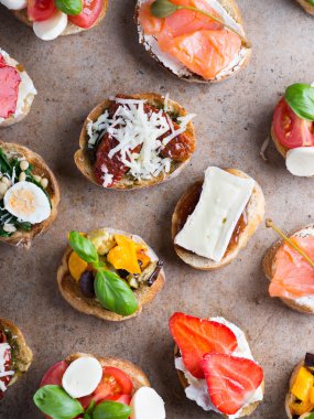 Bruschetta farklı dolgulu