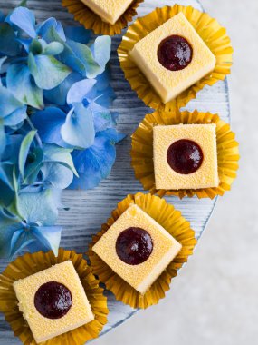 Reçel ile Fransız turuncu tatlı