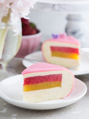 Mus kek mango ve berry