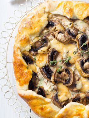 Galette'ye ricotta ve mantar ile