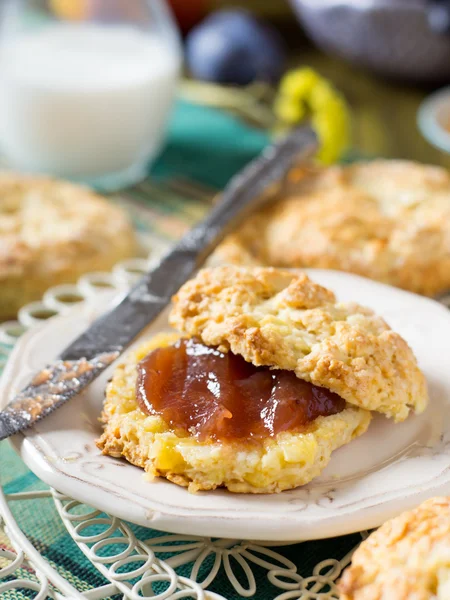Tasty homemade apple scones — Stock Photo, Image