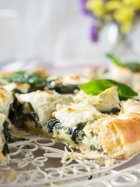 Spinat-Galette auf dem Tisch — Stockfoto