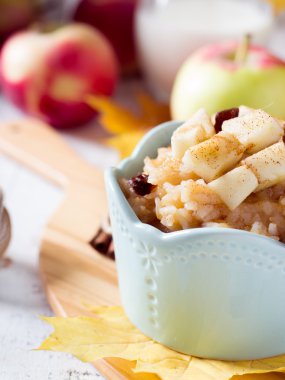 Pirinç lapası apple ve akçaağaç şurubu ile